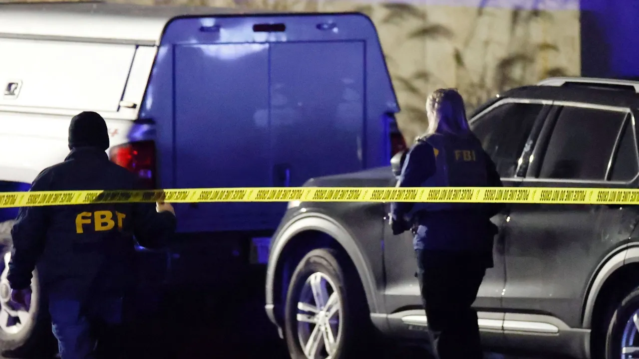 Suspeito de tiroteio na Universidade Brown é encontrado morto