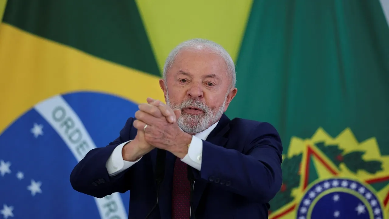 Lula do Brasil pede diplomacia perante aumento das tensões entre EUA e Venezuela e oferece mediação