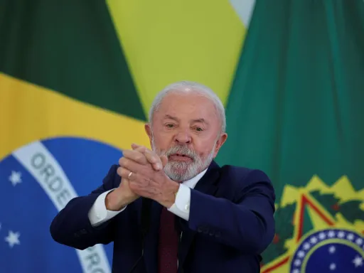 Lula do Brasil pede diplomacia perante aumento das tensões entre EUA e Venezuela e oferece mediação