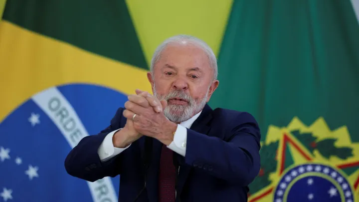 Lula do Brasil pede diplomacia perante aumento das tensões entre EUA e Venezuela e oferece mediação