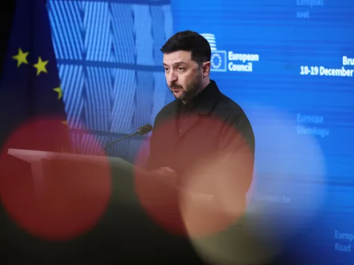 Rússia considera empréstimo à Ucrânia um «grande golpe» para a UE e Zelensky saúda reforço da defesa