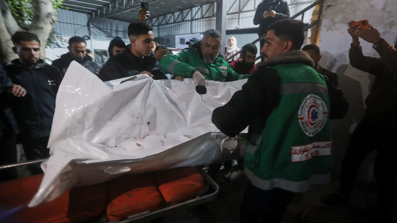 استشهاد 5 فلسطينيين غالبيتهم أطفال جراء استهداف الاحتلال مدرسة تؤوي نازحين شرقي غزة