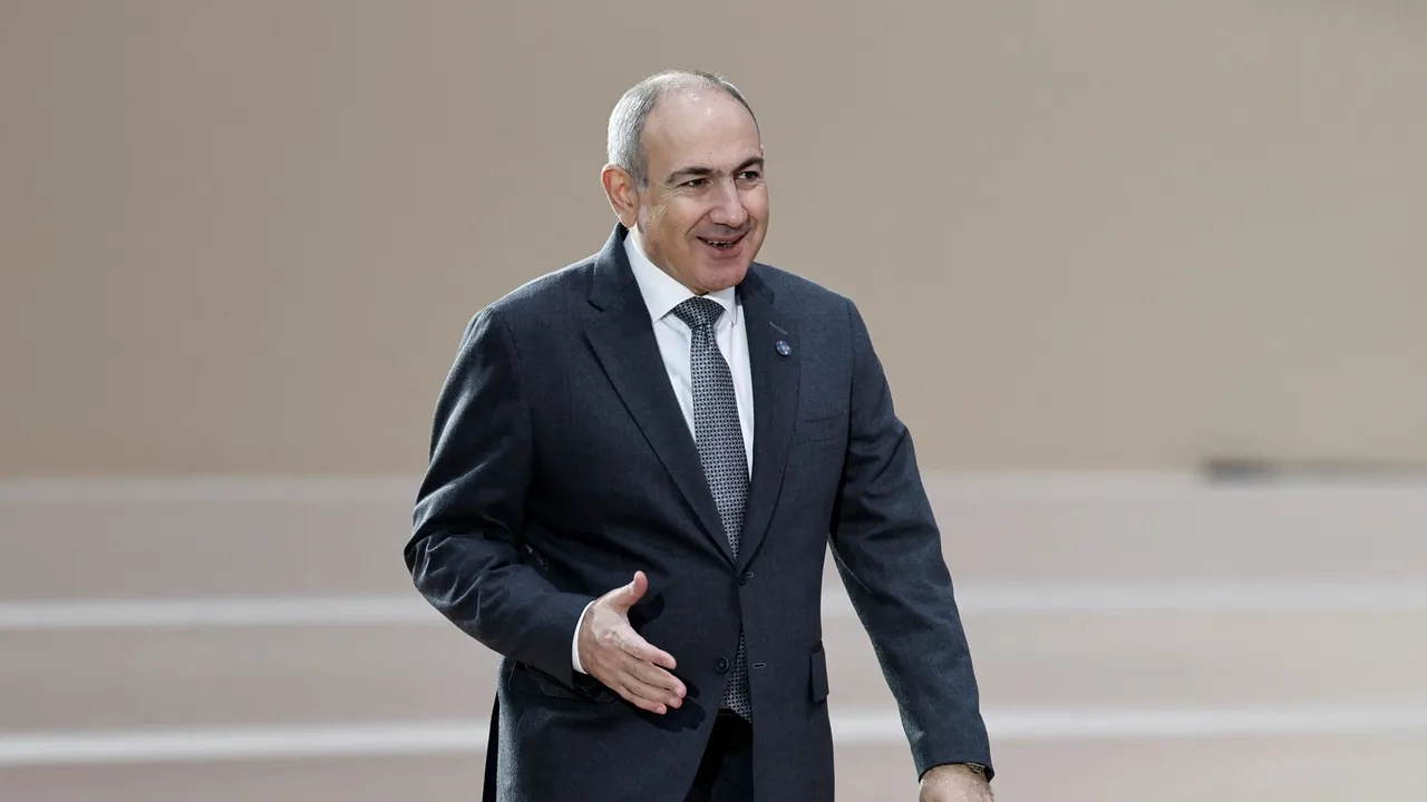 پاشینیان خواستار بازسازی فوری خطوط ریلی متصل به آذربایجان و ترکیه شد