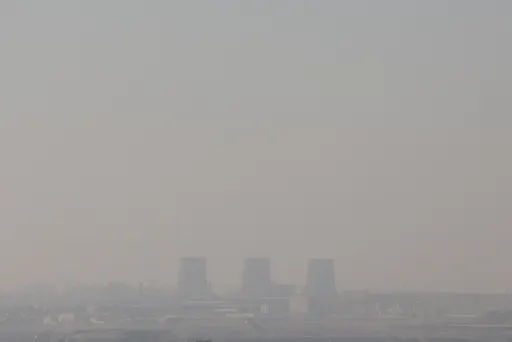 آلودگی هوا در ایران؛ غیرحضوری‌شدن مدارس و اجرای محدودیت‌ها در چند استان