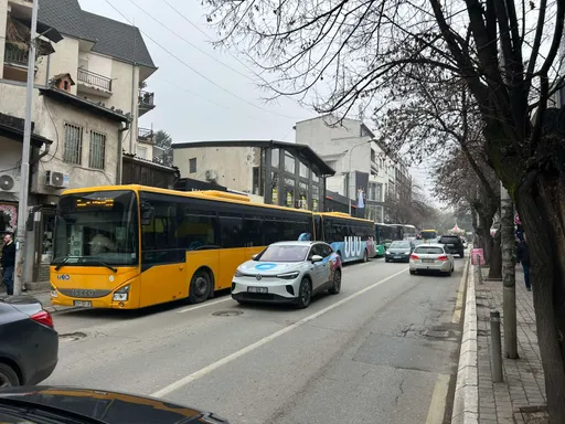 Kosovë, hapet mundësia për transport publik që lidh Mitrovicën e Jugut me komunat me shumicë serbe