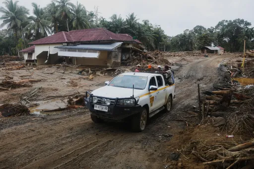 قرى معزولة وملايين المتضررين.. ارتفاع حصيلة ضحايا الفيضانات في آسيا إلى أكثر من 1100 قتيل