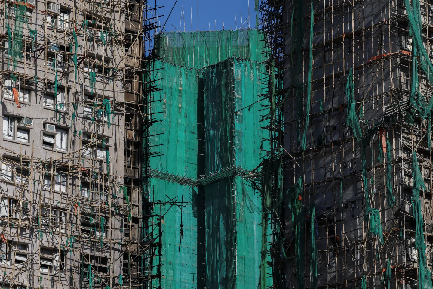 95 WNI selamat, 35 masih hilang akibat kebakaran di Hong Kong