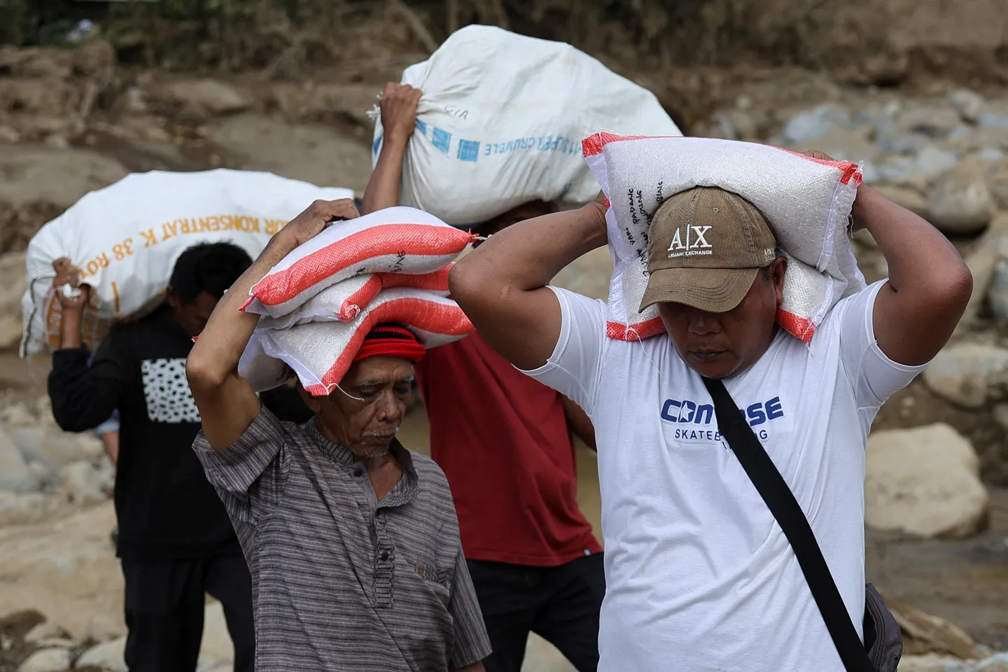 Korban banjir di Asia tembus 1.500, warga di Indonesia keluhkan lambatnya bantuan