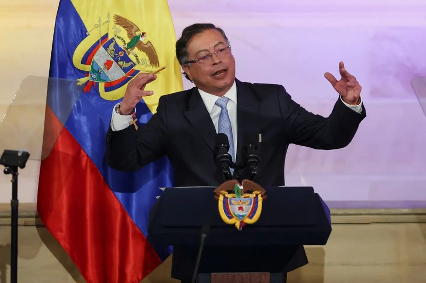 ګوستاوو پترو: کولمبیا د مخدره توکو پر وړاندې د مبارزې په پلمه ګواښل کیږي