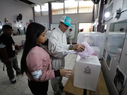 Trump adverte Honduras sobre atrasos nas eleições e acusa comissão de interromper contagem de votos