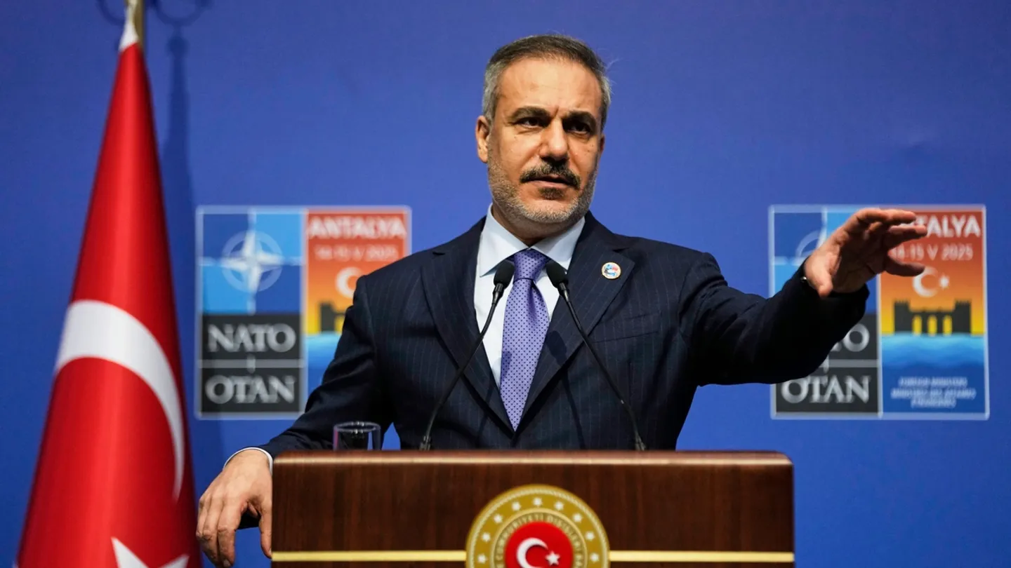 Ministro turco Fidan participará em negociações importantes da NATO em Bruxelas
