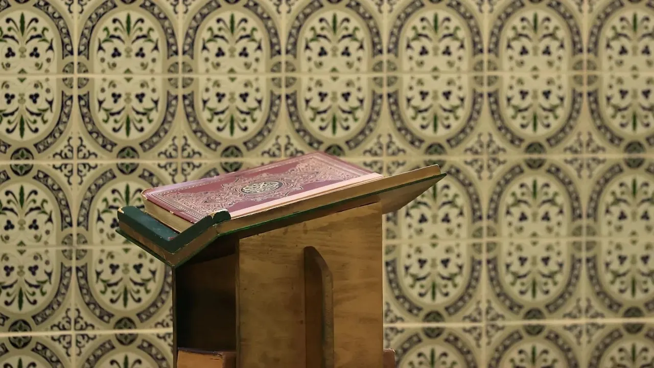 حمله به دو مرکز اسلامی و بی‌احترامی به قرآن کریم در فرانسه