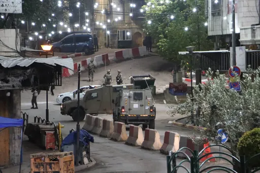 إصابة فلسطينيَّين واعتقال آخرين خلال اقتحامات إسرائيلية في الضفة الغربية