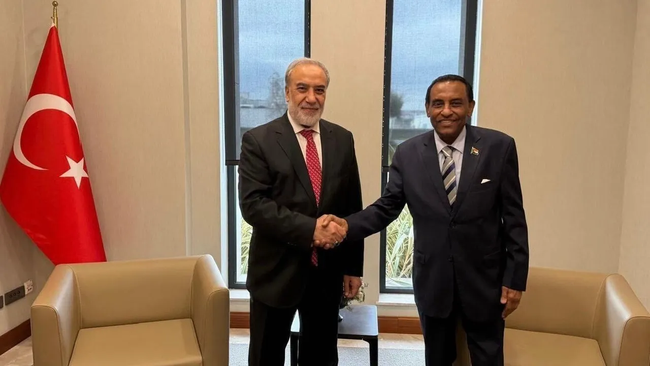 نائب وزير الخارجية التركي يبحث مع رئيس وزراء السودان العلاقات الثنائية والقضايا الإقليمية
