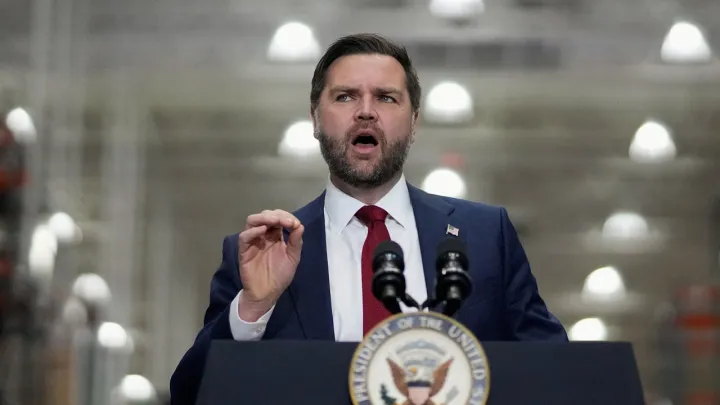 États-Unis: les figures du MAGA s’affrontent sur la succession de Trump en 2028