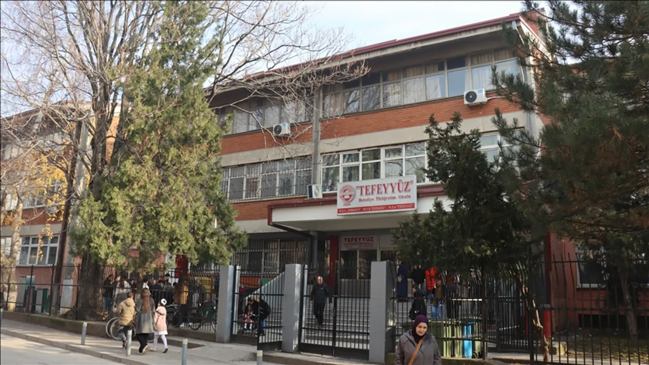 Наставниците по турски јазик го пренесуваат својот мајчин јазик од генерација на генерација