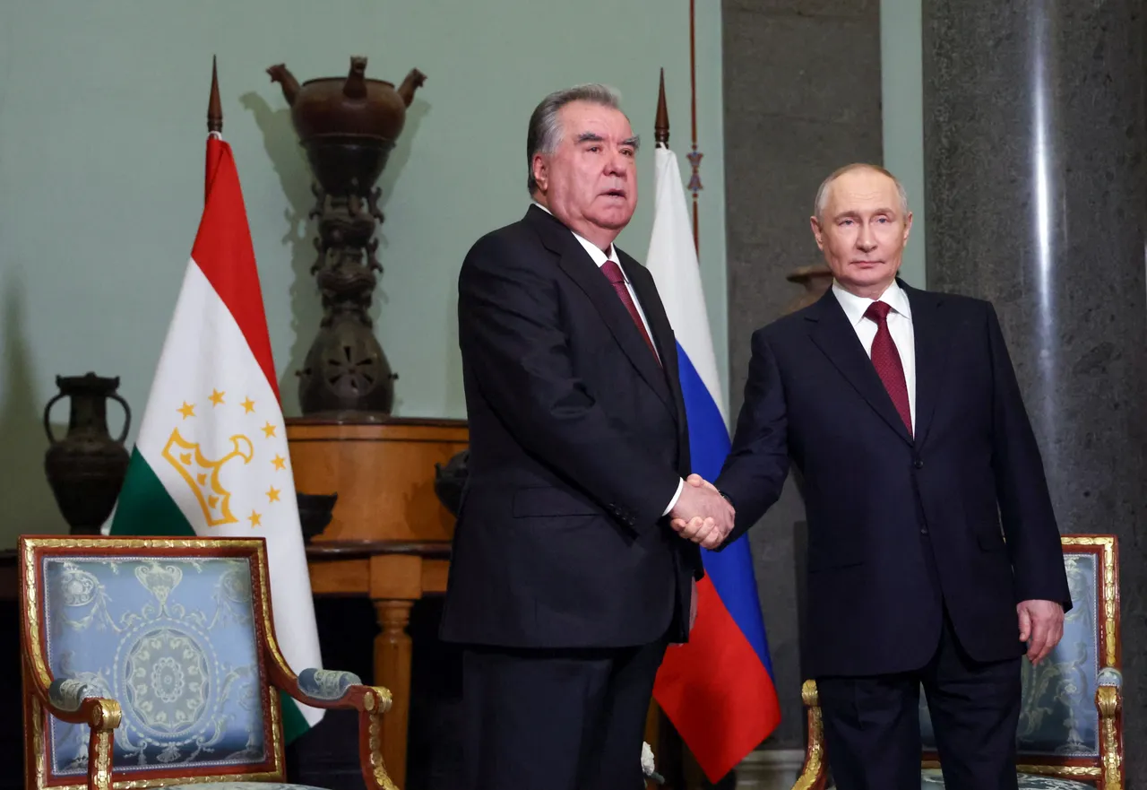 Путин соболезнует семье убитого школьника