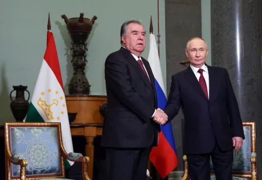 Путин соболезнует семье убитого школьника