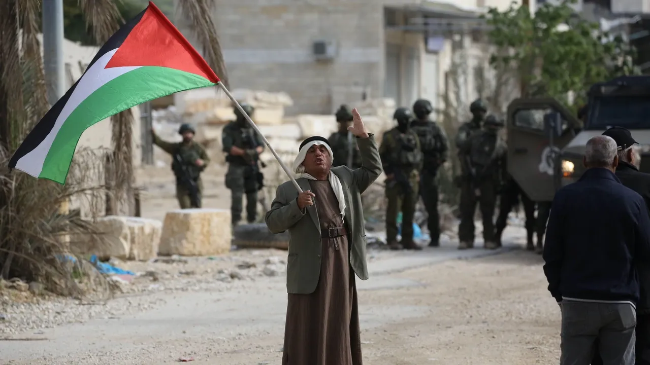 Böyekbritaniya İzrailneñ qararın tänqıytläde