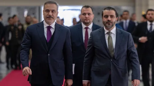 Турция предостерегает СДС от срыва диалога