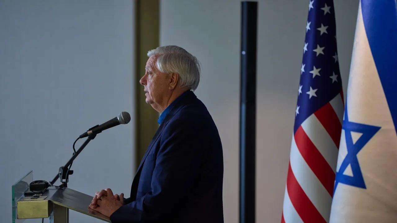 سناتور جمهوری‌خواه آمریکا: در صورت وجود شواهد غنی‌سازی، حمله به ایران را به ترامپ توصیه می‌کنم