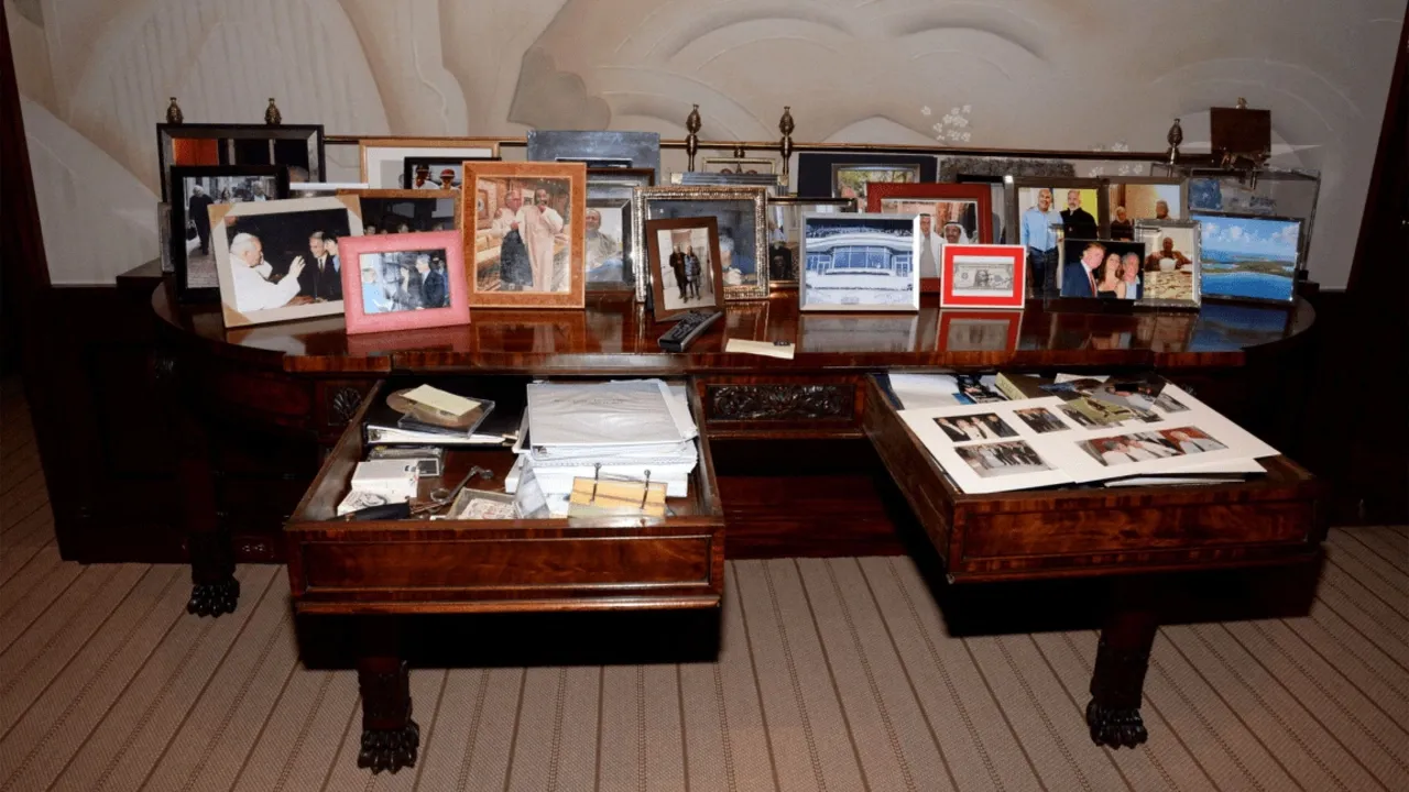 وزارت دادگستری آمریکا عکس ترامپ را به مجموعه اسناد اپستین بازگرداند