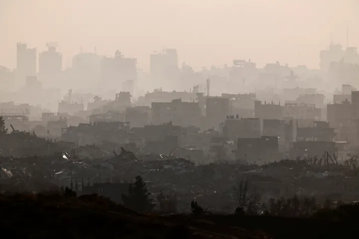 الاحتلال يواصل خرق وقف إطلاق النار في غزة.. ويصيب طفلاً بجروح خطيرة شمالي القطاع