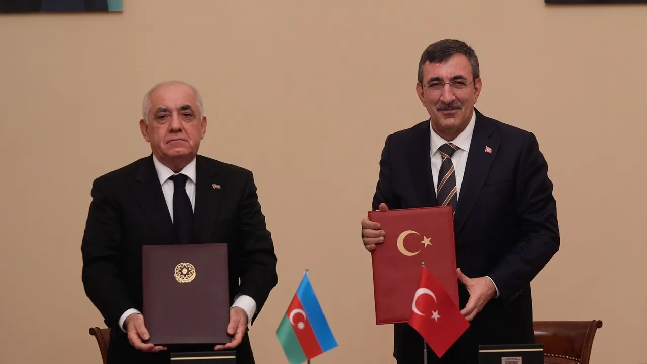 Törkiyä häm Azärbaycan ênergetika, säwdä häm investiśiya kileşüen imzaladı