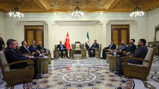 Түркия делегациясы Сирия басшысымен кездеседі