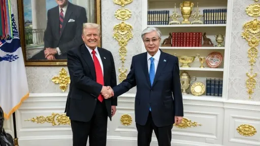 Трамп подарил Токаеву ключи от Белого дома