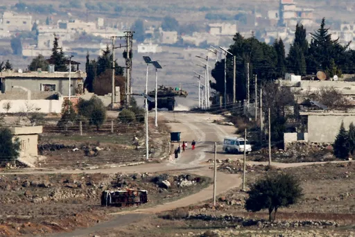 Israeli forces attack Syrian women, children with smoke grenades in Quneitra countryside