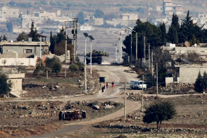 Israeli forces attack Syrian women, children with smoke grenades in Quneitra countryside
