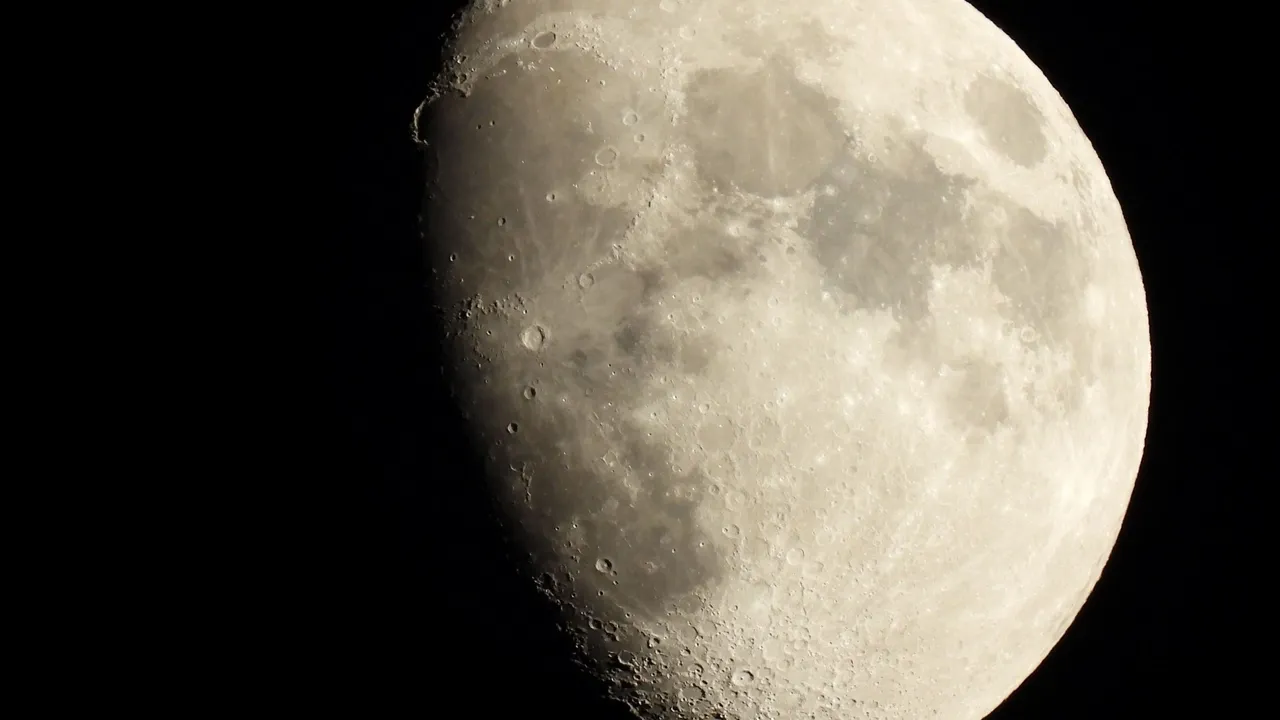 Rússia planeia construir uma central nuclear na Lua na próxima década