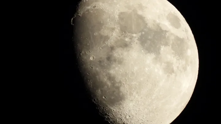 Rússia planeia construir uma central nuclear na Lua na próxima década