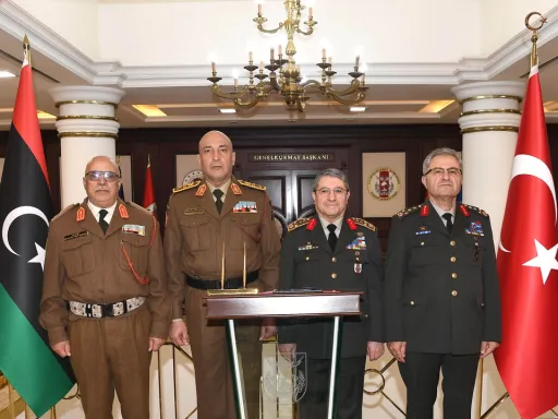 Líbia declara três dias de luto após chefe do exército morrer em acidente de avião perto de Ancara