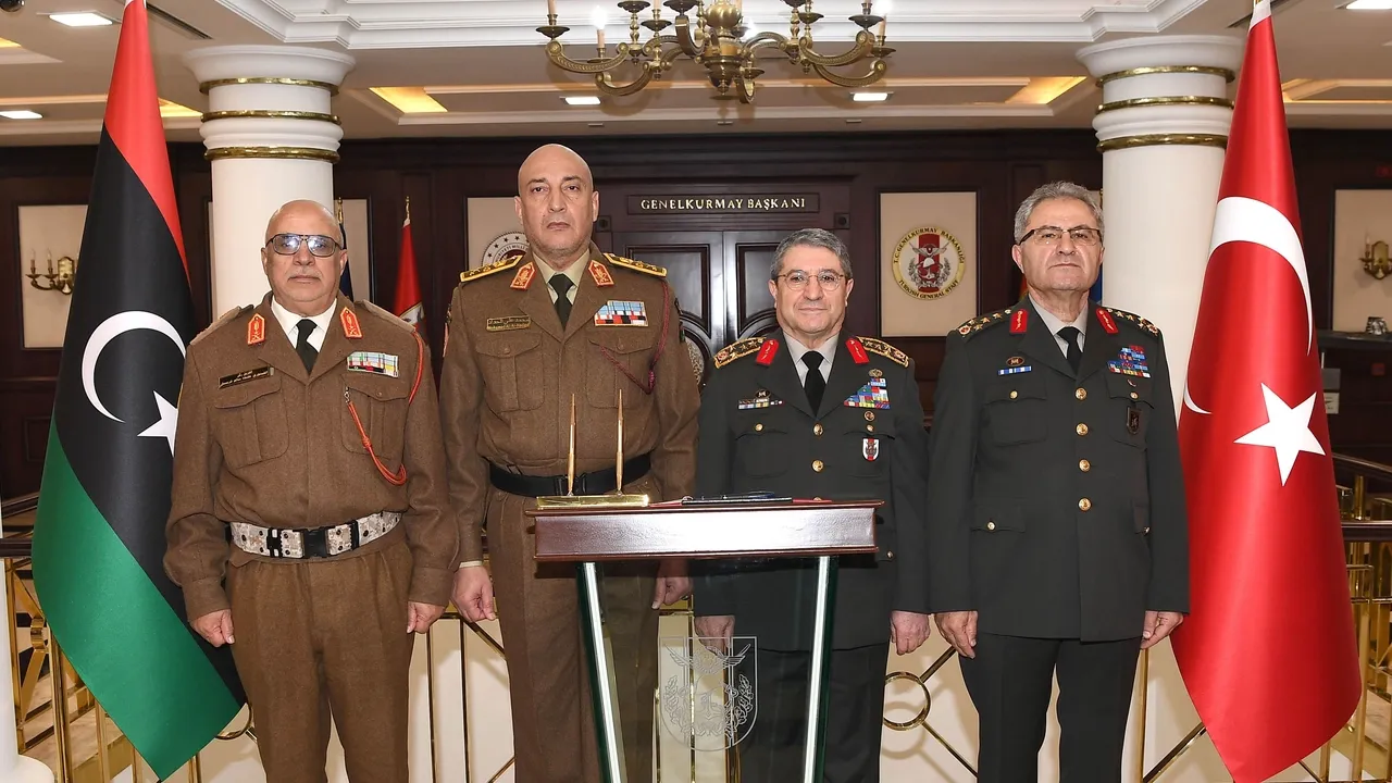 Líbia háromnapos gyászt hirdetett a vezérkari főnök halálát okozó repülőgép-szerencsétlenség után