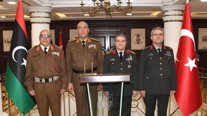 Líbia háromnapos gyászt hirdetett a vezérkari főnök halálát okozó repülőgép-szerencsétlenség után