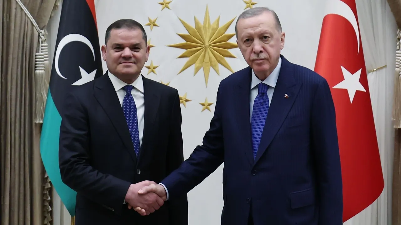 Presidente da Türkiye apresenta condolências ao Primeiro-Ministro da Líbia por acidente aéreo fatal