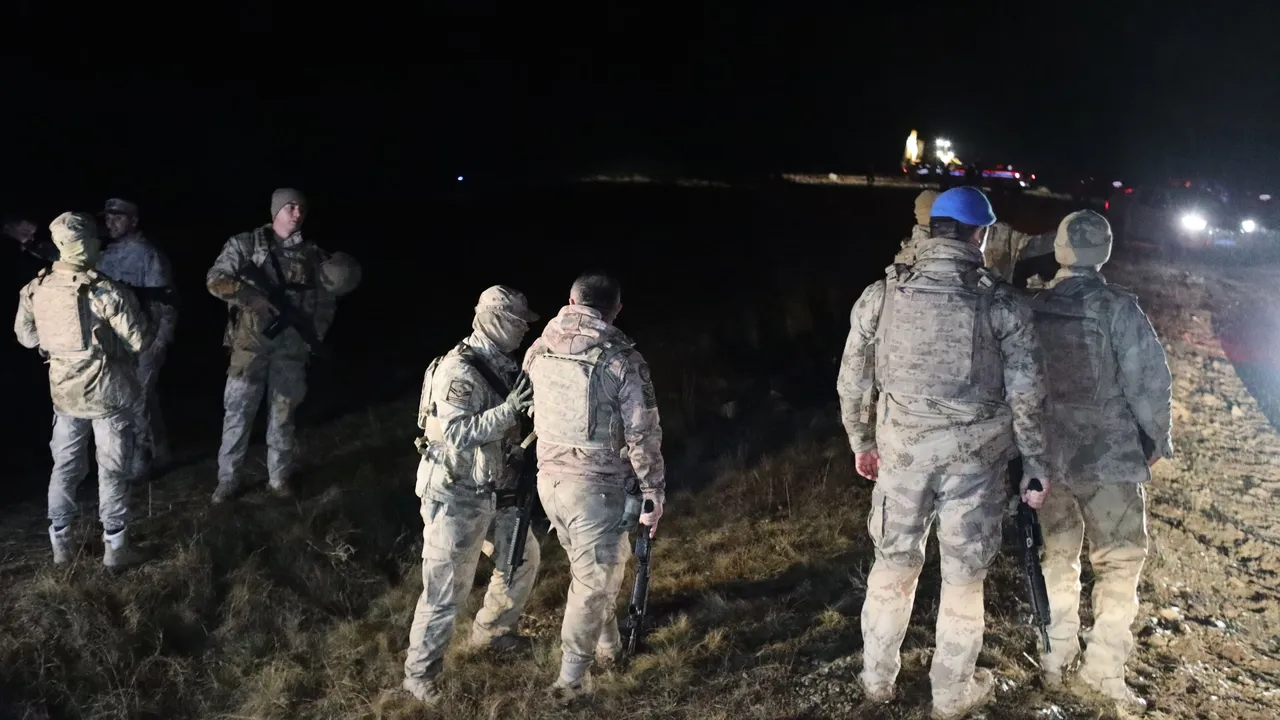 Türkiye recupera caixa preta do avião que caiu e matou chefe militar líbio