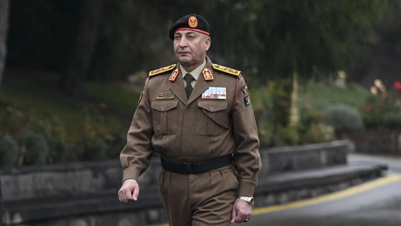 Chefe do exército da Líbia morre em acidente de avião perto de Ancara