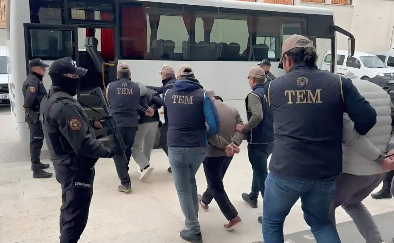 Turkse veiligheidstroepen houden ISIS-terroristen vast die een aanslag op nieuwjaarsdag planden