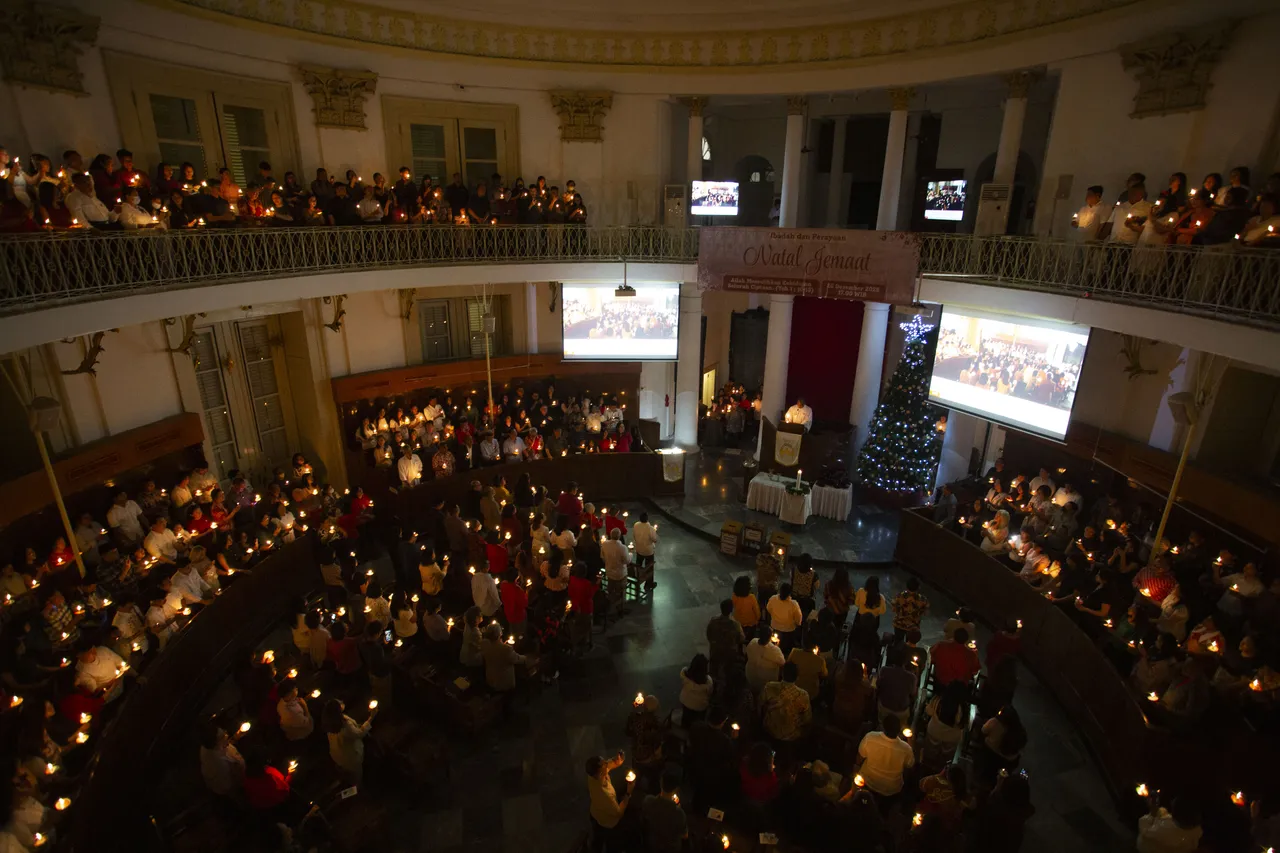 Natal di Jakarta diwarnai solidaritas korban bencana Sumatra, Prabowo serukan gotong royong nasional