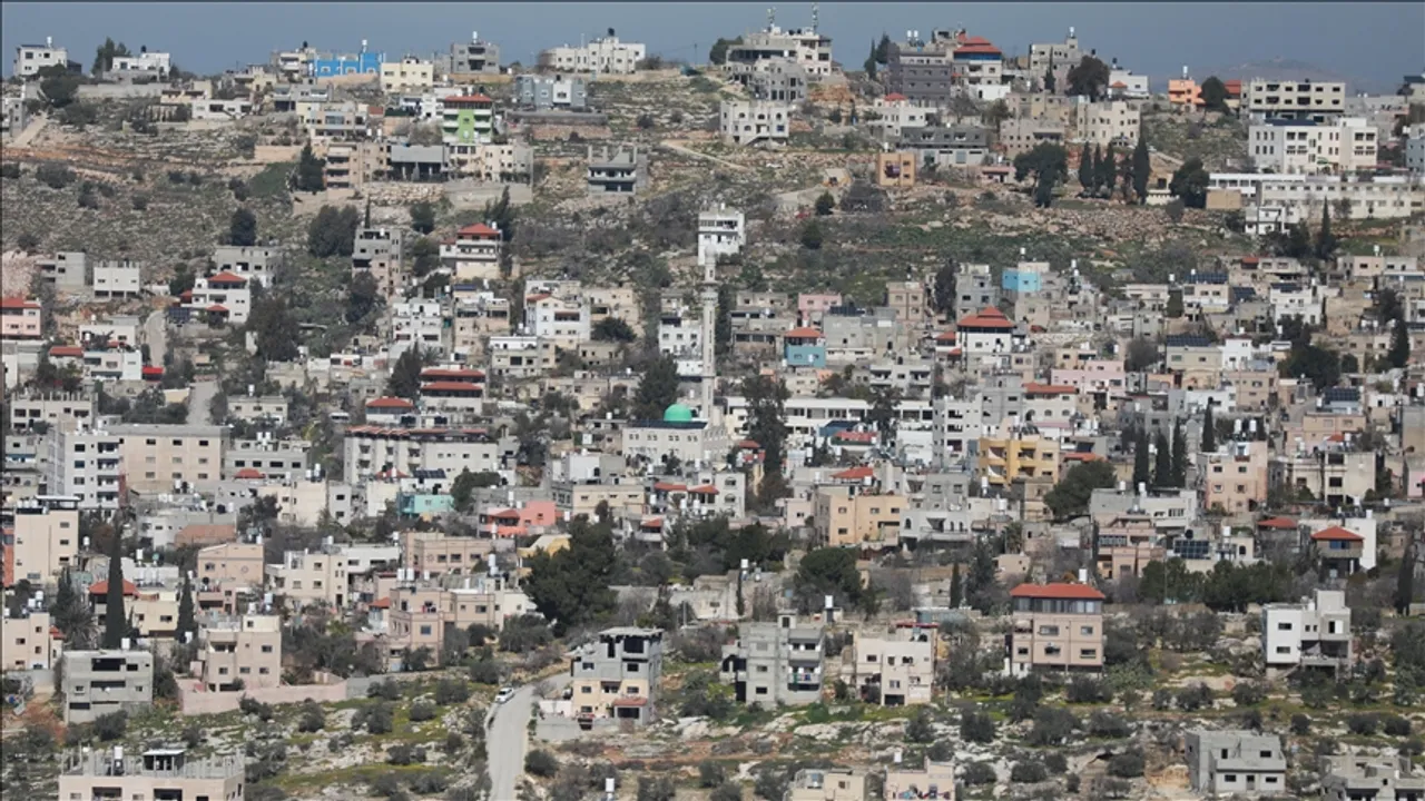 Израелски доселенички групи го прошируваат нелегалниот пункт на Западниот Брег