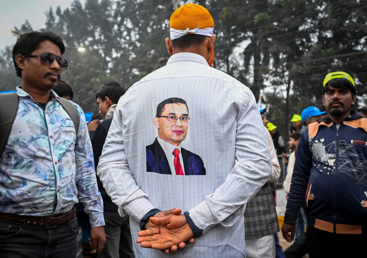 बांग्लादेश के प्रधानमंत्री पद के उम्मीदवार तारिक रहमान, 17 साल के निर्वासन के बाद घर लौटे हैं