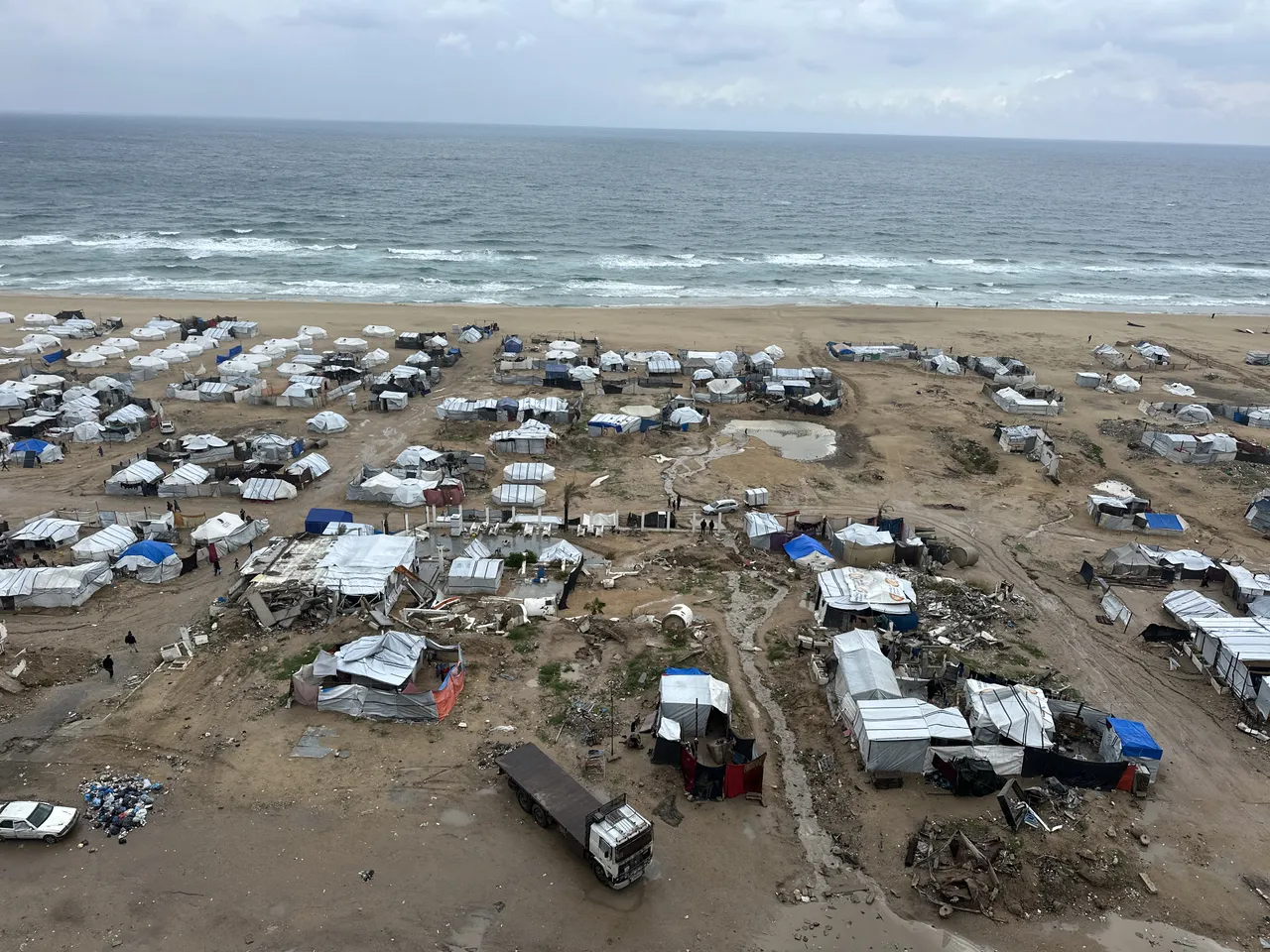 Težak život u improviziranim šatorskim kampovima nakon primirja u Gazi