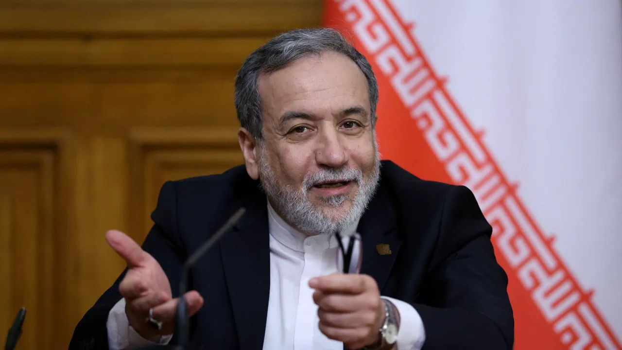 وزیر امور خارجه ایران در آستانه پرتاب سه ماهواره: برنامه ماهواره‌ای ما صلح‌آمیز است