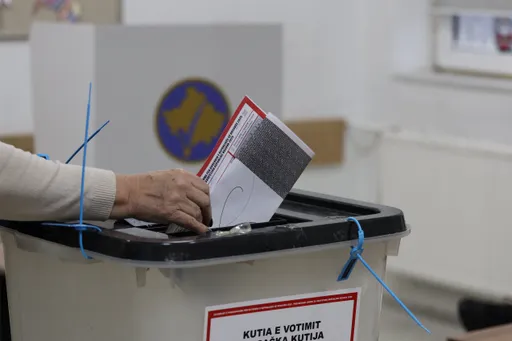 Kosovë, rreth 8 për qind e qytetarëve shfrytëzuan të drejtën e votës deri në orën 11:00