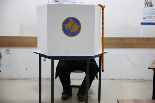 Kosovë: Ngrihet aktakuza e parë për shkelje në zgjedhjet e 28 dhjetorit