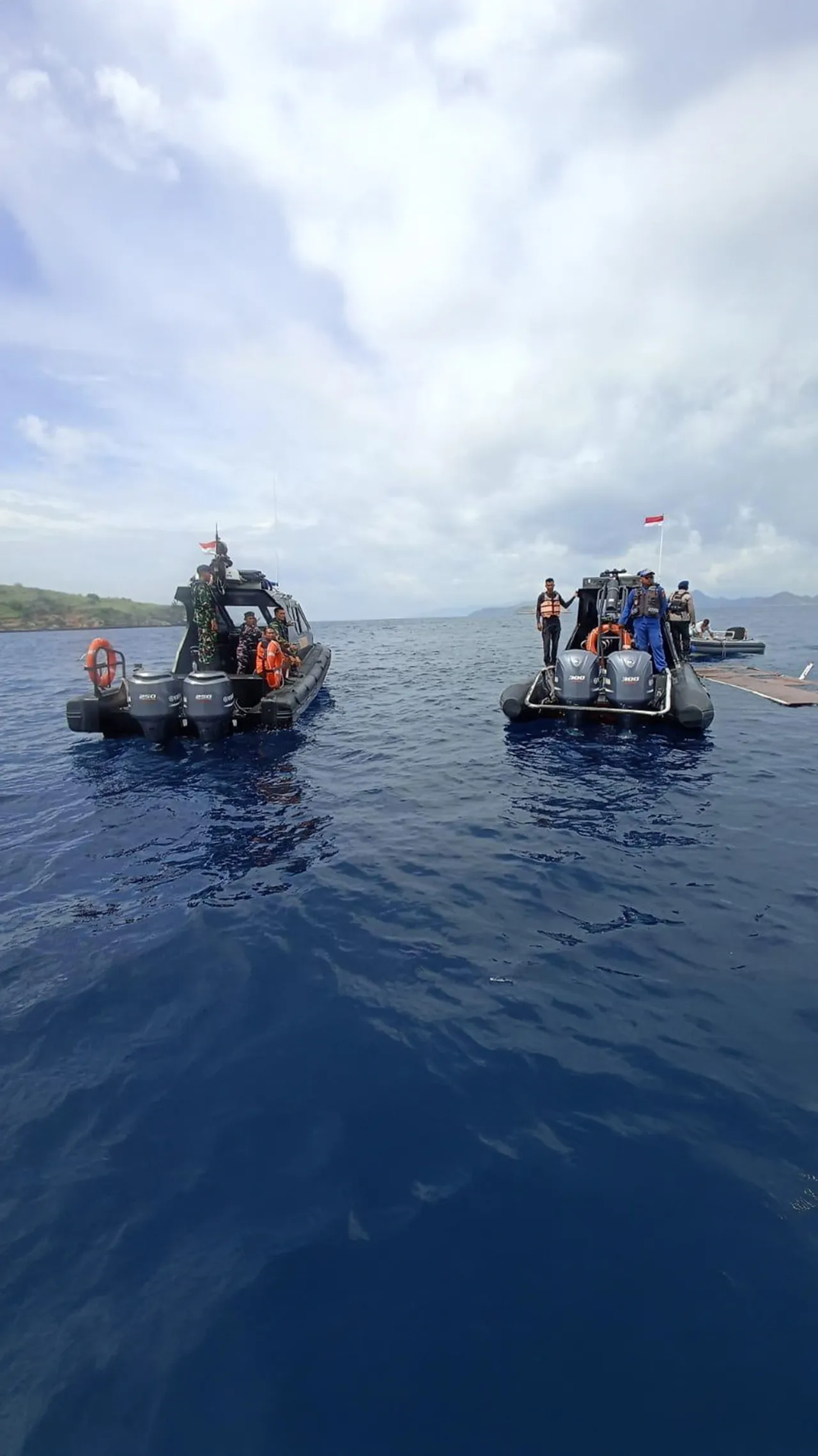 Kapal wisata terbalik di Labuan Bajo, tiga WNA Spanyol masih hilang