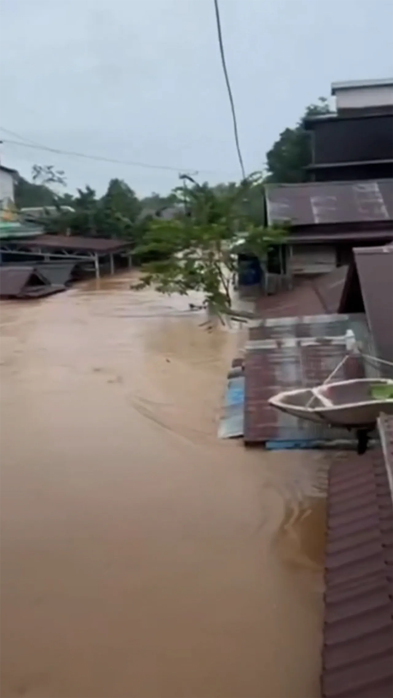 Banjir besar di tujuh wilayah Kalimantan Selatan, ribuan warga mengungsi